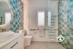  Unit 2/8 Castlegate Pl Berwick VIC 3806 $790,000 - $850,000 Charming, Convenient & Perfectly Positioned in Olde Berwick Superbly nestled in a peaceful complex, this stylish single-level residence offers the perfect blend of comfort and convenience. Just a short stroll from the parks and cafés that make Berwick so desirable, this home is sure impress. Welcomed inside by high ceilings, netural tones and a thoughtfully designed floorplan. The spacious master suite features a walk-in robe and a beautifully appointed ensuite, stone benchtops. Two additional well-zoned bedrooms are serviced by the main bathroom, complete with a relaxing bathtub. At the heart of the home, the modern kitchen impresses with sleek stone benchtops, a 900mm oven and cooktop, and ample bench and storage space. Flowing effortlessly into the meals area, this inviting space overlooks the low-maintenance yard—ideal for relaxed living. Creature comforts include ducted heating, a split-system air conditioner for year-round comfort, ceiling fans, and a full-sized laundry. A double garage with internal access and a handy garden shed further enhance the home’s practicality. Positioned in sought-after Olde Berwick, enjoy the best of both worlds with easy access to Berwick and Beaconsfield’s villages, trendy cafés, and vibrant community hubs. 