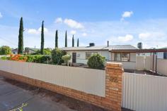  32 Davidson Street SOUTH KALGOORLIE WA 6430 $375,000 Are you in the market for a neat & tidy AND low-maintenance property that doesn’t need a single thing done to it?! Best have a look at this one! Offering three very well-sized bedrooms; this property is going to suit both the owner-occupier market and those savvy investors out there! The ample internal living space is going to be a massive tick; as the property is equipped with a charming Family room AND a huge Kitchen/Living/Dining space. Externally, buyers are spoiled with a sizeable Patio (great for entertaining), a Carport (w/ electric gate) and immaculate yard/gardens. Current rental appraisal at $720pw – $750pw (as at 22.05.25). • Three Bedrooms • Two Bathrooms (One an Ensuite & One Bathroom) • Charming Family Area • Huge Kitchen/Living/Dining Area • Ample Kitchen Cabinetry • Inviting Rear Patio • Carport • Electric Gate at Entry • Split-System & Evaporative A/C Units • Conveniently Sized Side & Front Yard Space • Garden Shed & Artificial Turf at Rear • Great South Kalgoorlie Location (Near Schools & Shops) • Built in 1968 • 468sqm Block Size 