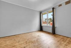  129 Adams Street Wentworth NSW 2648 $250,000 - $275,000 Here sits your opportunity to enter the market at an affordable price or alternatively start your property investment journey! Previously designed as a duplex, the versatility in this property is unmatched. Ready to move into, you can enjoy a whole 1020m2 allotment (1/4 acre approx) and ample shedding. Featuring 3 bedrooms, multiple wet areas and a renovated kitchen, there are plenty of options to add value, re-design to your lifestyle and enjoy a home within a peaceful location The position here also boasts rear lane access to ensure your ability to use the entirety of the allotment. 